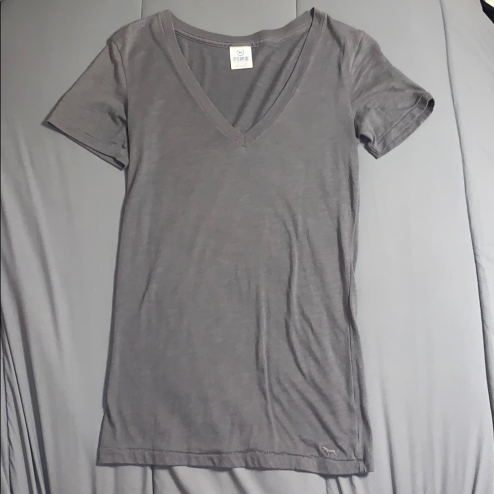 Victoria’s Secret PINK V-neck - Gray - Size: XS